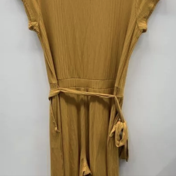 Banana Republic Ribbed Knit Cropped Jumpsuit Size M NWT MSRP $119 - Picture 3 of 5